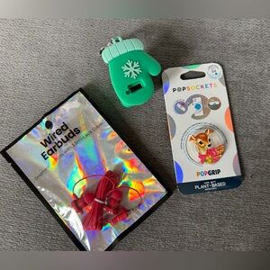 PopSocket PopGrip Deer Design w/Green Mitten keychain charger  Red Wired Earbuds